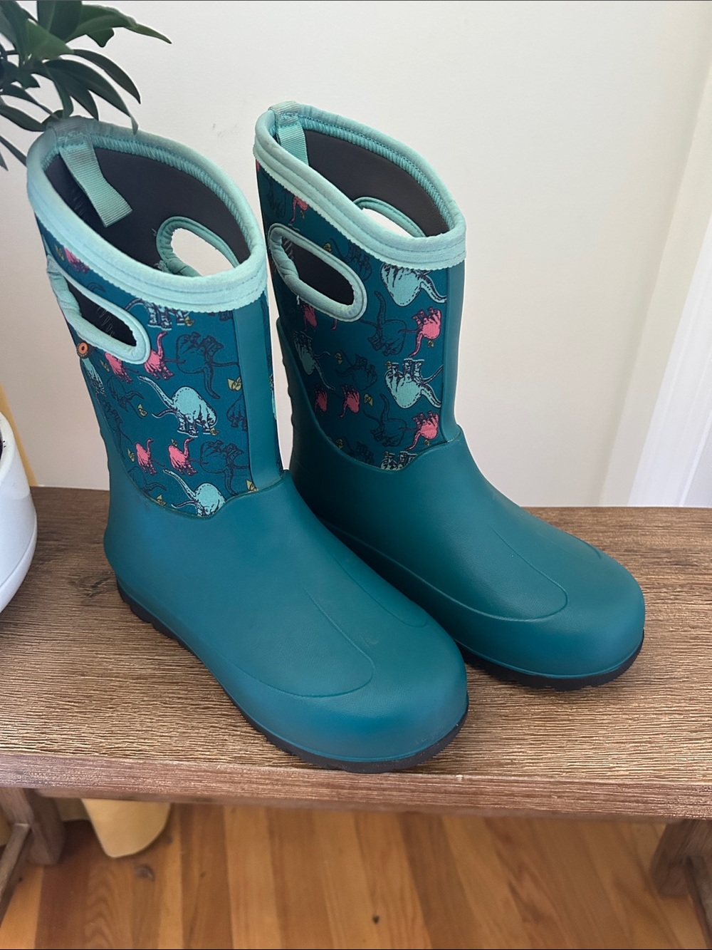 Bogs Teal Rain Boots with Dino Print youth/ women’s size 5/ EURO 38 waterproof